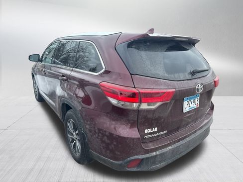Certified 2017 Toyota Highlander XLE image 4