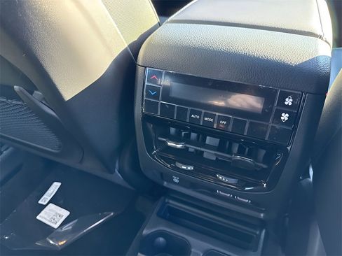 New 2025 Jeep Grand Cherokee L Altitude image 19