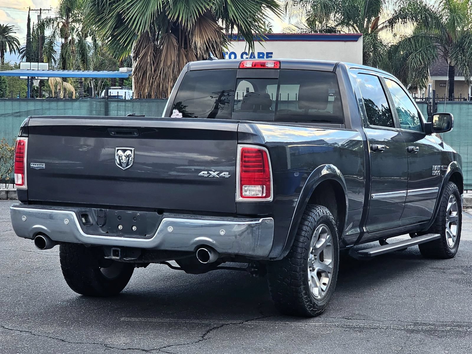 Used 2015 RAM 1500 Laramie w/ Convenience Group AWD/4WD image 4