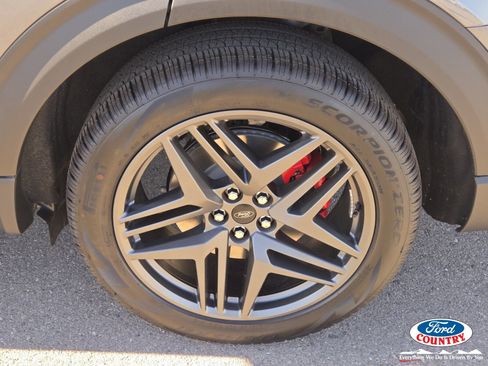 New 2026 Ford Explorer ST-Line w/ ST-Line Street Pack image 5