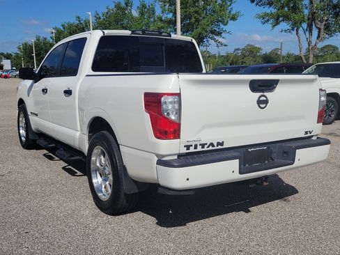 Used 2021 Nissan Titan SV w/ SV Convenience Package RWD image 8