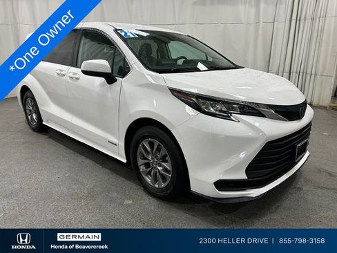Used 2021 Toyota Sienna LE FWD image 1
