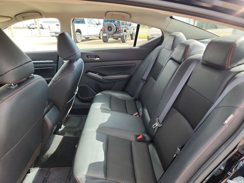 Used 2024 Nissan Altima 2.5 SR image 9