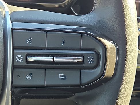 Used 2023 Chevrolet Colorado ZR2 w/ ZR2 Convenience Package III image 22