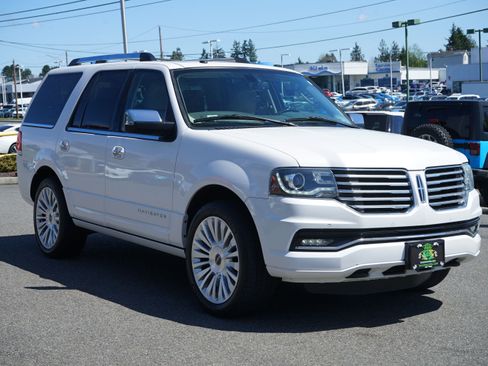 Used 2016 Lincoln Navigator Select AWD/4WD image 7