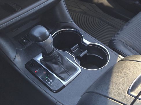 Used 2017 Toyota Highlander LE image 15