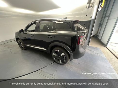 Used 2026 Nissan Kicks SR FWD image 3