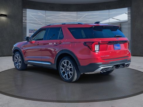 Used 2025 Ford Explorer Platinum w/ Ultimate Package image 4