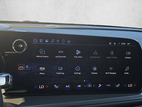 Used 2025 Chevrolet Traverse LT w/ Driver Confidence Package FWD image 12