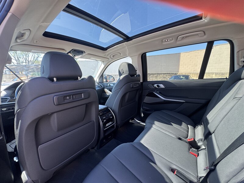Used 2020 BMW X7 xDrive40i w/ Premium Package AWD/4WD image 28