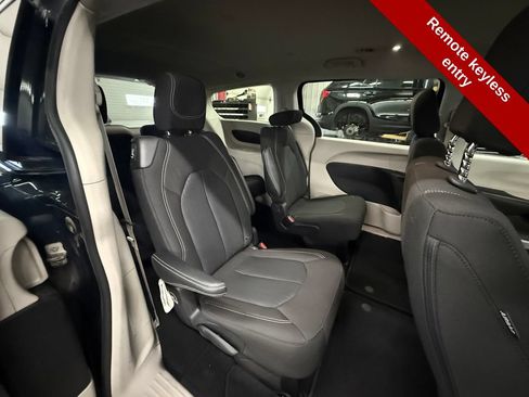 Used 2022 Chrysler Voyager LX FWD image 35