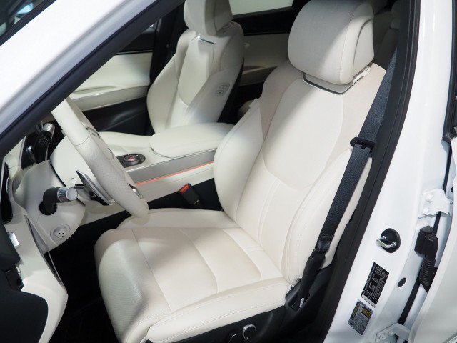Used 2025 Genesis Electrified GV70 AWD Advance image 14
