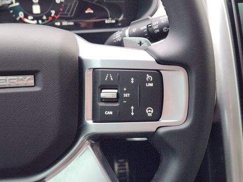 Certified 2025 Land Rover Discovery Dynamic SE image 33