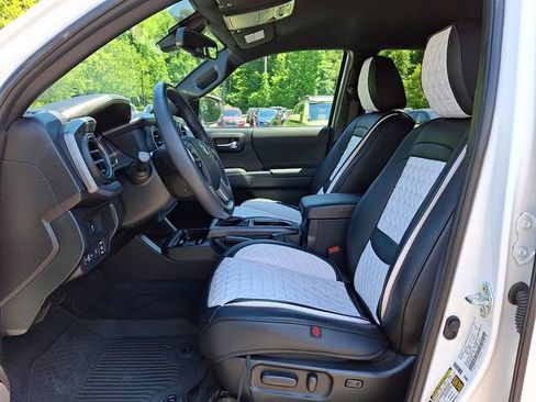 Used 2023 Toyota Tacoma TRD Sport AWD/4WD image 14