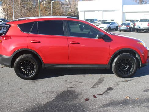 Used 2015 Toyota RAV4 LE image 8