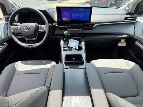 New 2026 Toyota Sienna XLE FWD image 29