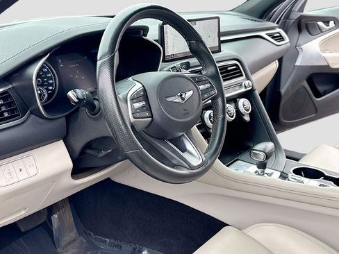 Used 2023 Genesis G70 2.0T image 4