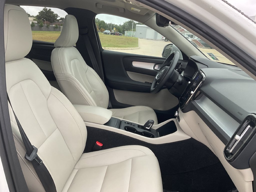 Used 2020 Volvo XC40 T4 Momentum FWD image 21
