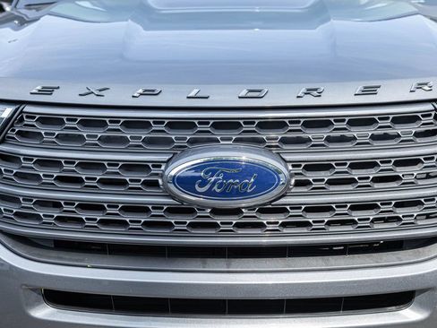 Used 2023 Ford Explorer XLT w/ Equipment Group 202A AWD/4WD image 8