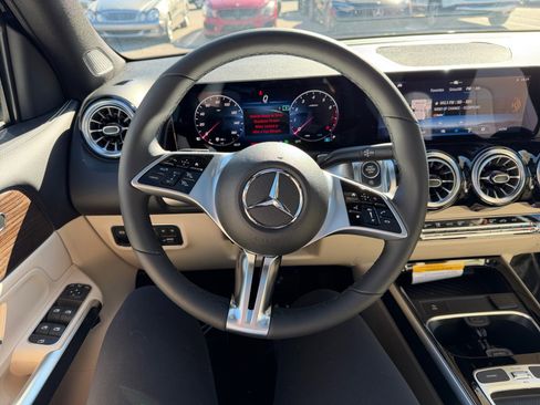 New 2026 Mercedes-Benz GLB 250 4MATIC image 9