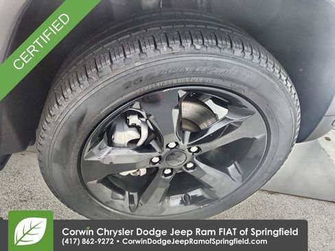 Used 2023 Jeep Grand Cherokee Limited w/ Black Appearance Package image 33