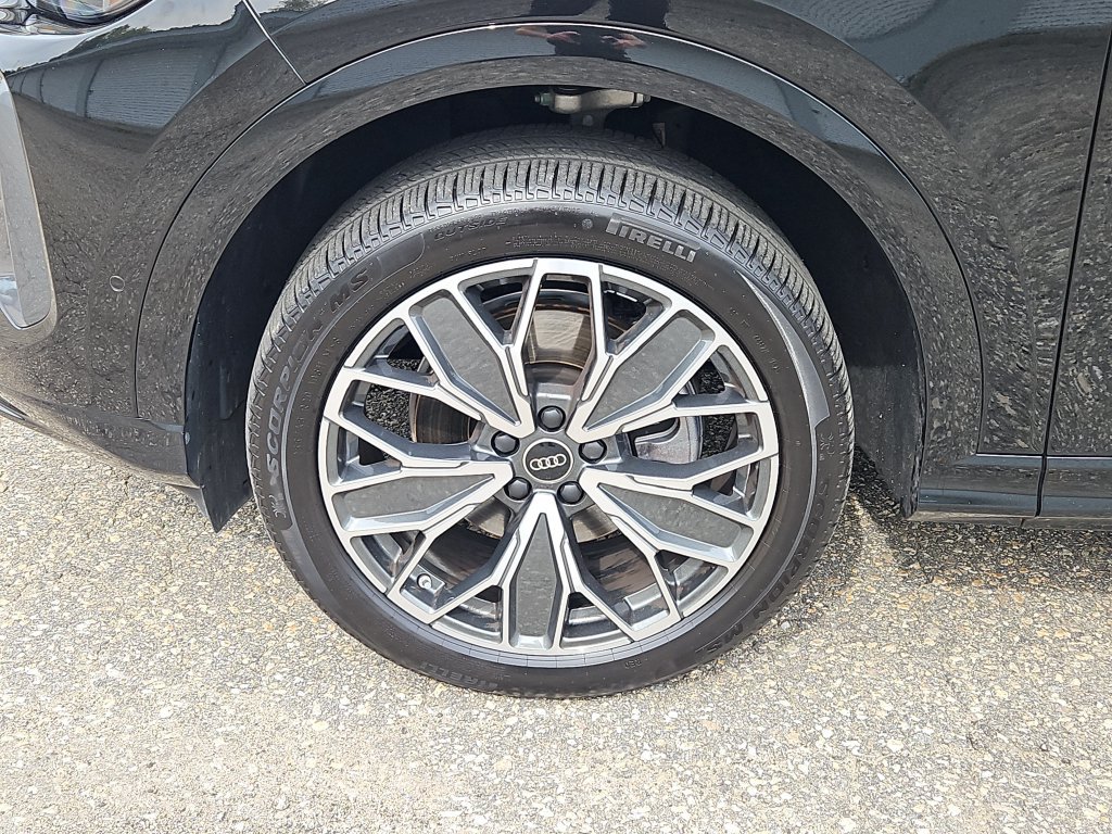 Certified 2025 Audi Q5 Premium AWD/4WD image 7