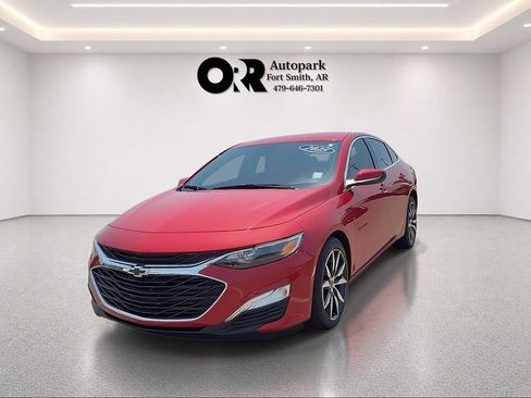 Used 2025 Chevrolet Malibu RS FWD image 2