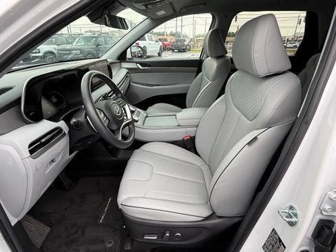 Used 2025 Hyundai Palisade SEL FWD image 13