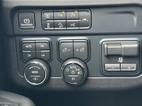 New 2026 Chevrolet Suburban RST w/ RST Capability Package image 36