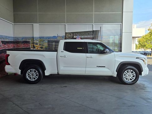 Used 2022 Toyota Tundra SR5 w/ SR5 Premium Package RWD image 4