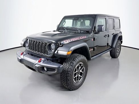 Used 2025 Jeep Wrangler Unlimited Rubicon AWD/4WD image 3
