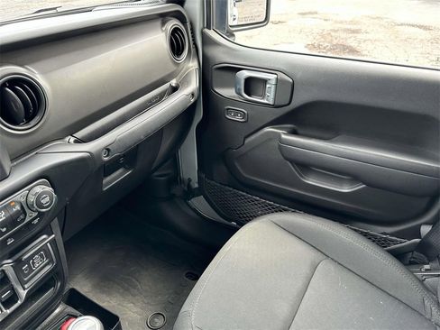 Used 2022 Jeep Gladiator Willys image 33