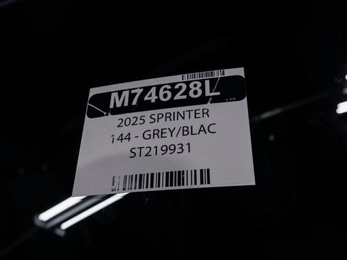 Used 2025 Mercedes-Benz Sprinter 2500 image 35