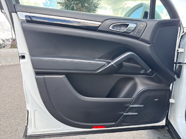 Used 2016 Porsche Cayenne AWD/4WD image 18