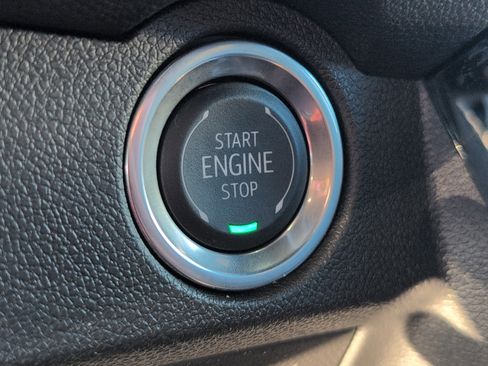 Used 2025 Chevrolet Traverse LT image 17