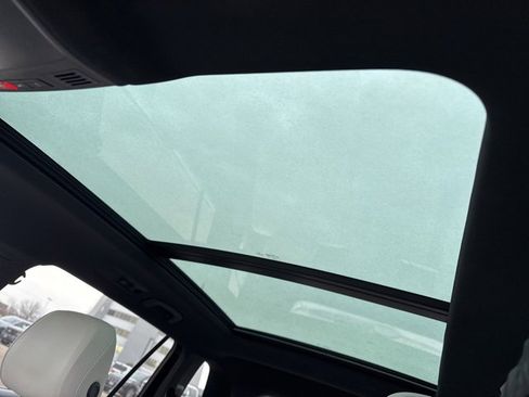 Used 2020 Volkswagen Tiguan SE R-Line image 17