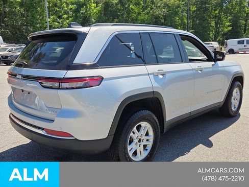 Used 2025 Jeep Grand Cherokee Laredo w/ Luxury Tech Group I AWD/4WD image 14