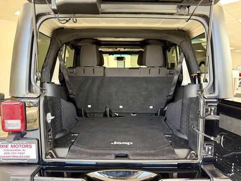 Used 2016 Jeep Wrangler Unlimited Sahara w/ Connectivity Group AWD/4WD image 9