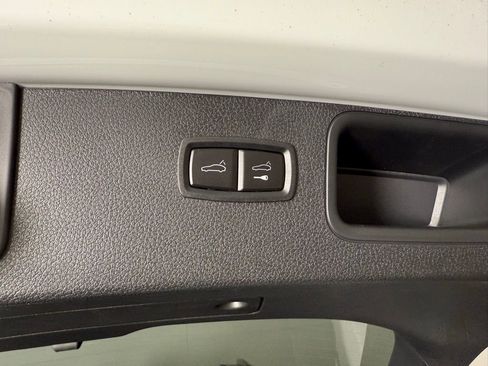 New 2025 Porsche Macan S image 18