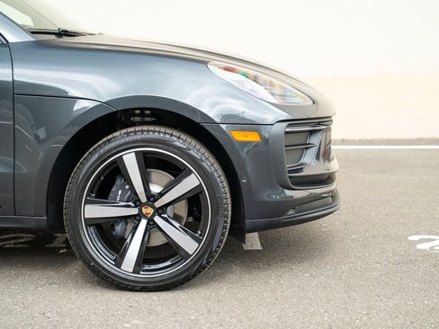 Certified 2026 Porsche Macan AWD/4WD image 9