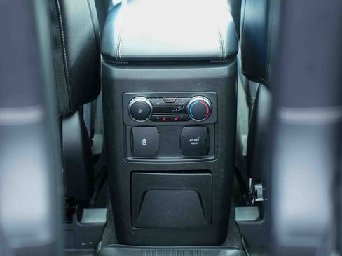 Used 2023 Ford Explorer Limited w/ Limited Technology Package AWD/4WD image 12