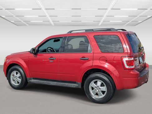 Used 2010 Ford Escape XLT image 3