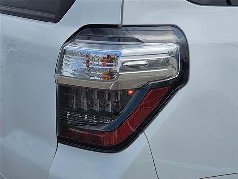 Used 2022 Toyota 4Runner SR5 Premium w/ Moonroof Package RWD image 13