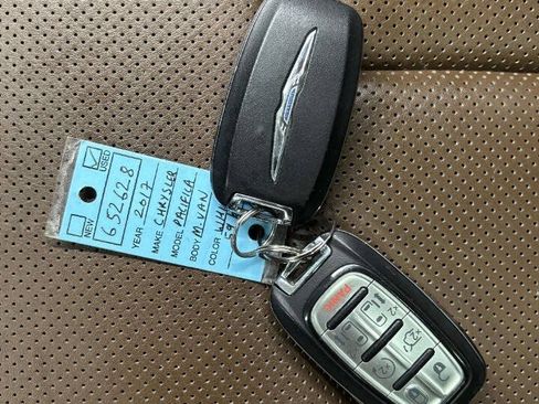 Used 2017 Chrysler Pacifica Limited FWD image 60