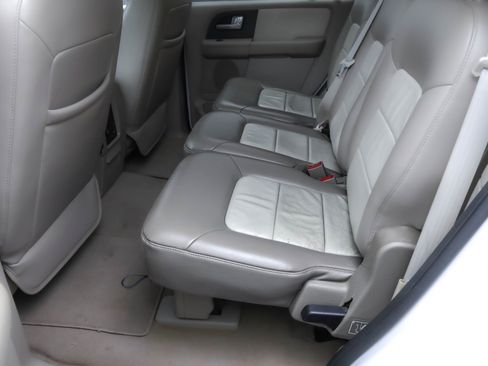 Used 2004 Ford Expedition Eddie Bauer image 6