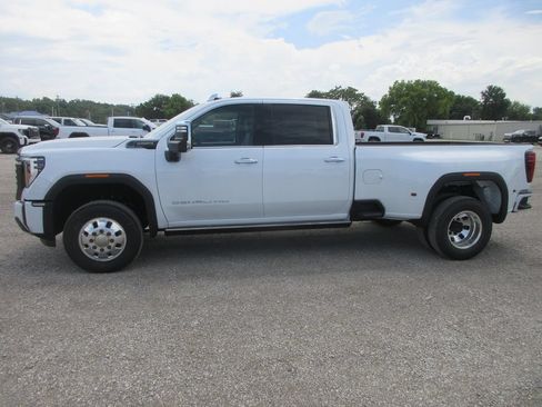 New 2026 GMC Sierra 3500 Denali Ultimate AWD/4WD image 9