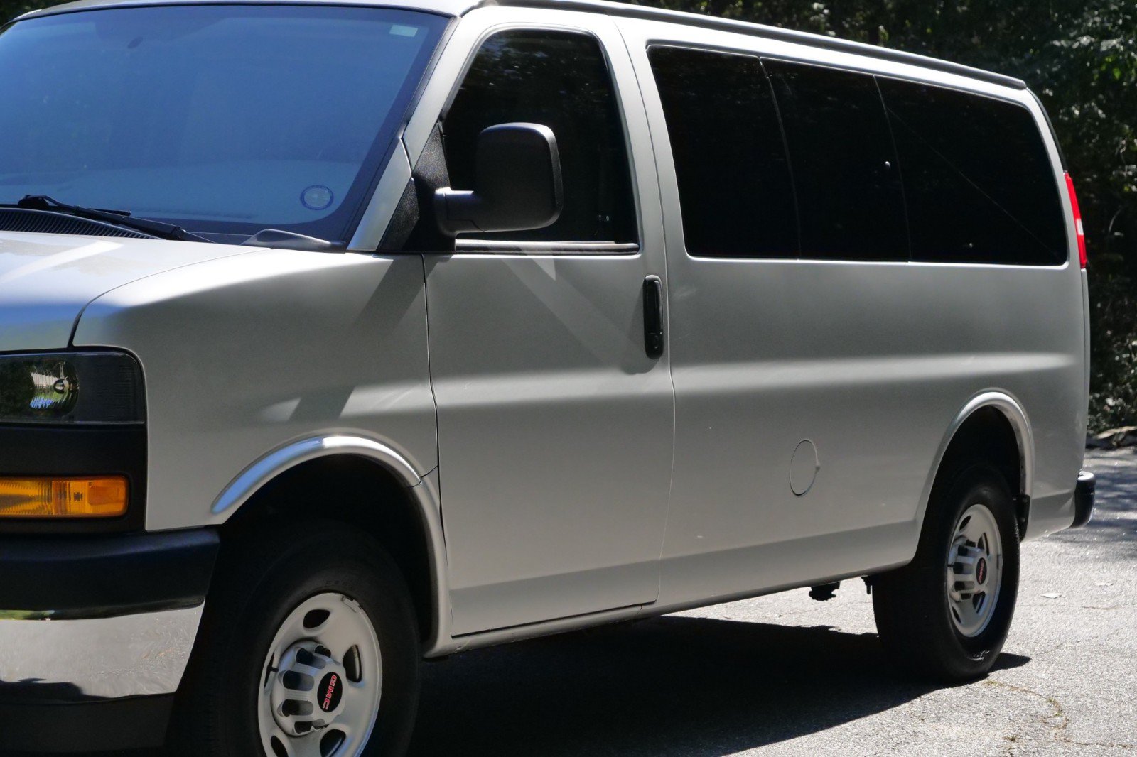 Used 2022 GMC Savana 2500 w/ Communications Package RWD image 31
