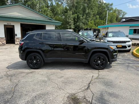 Used 2018 Jeep Compass Latitude w/ Popular Equipment Group AWD/4WD image 6
