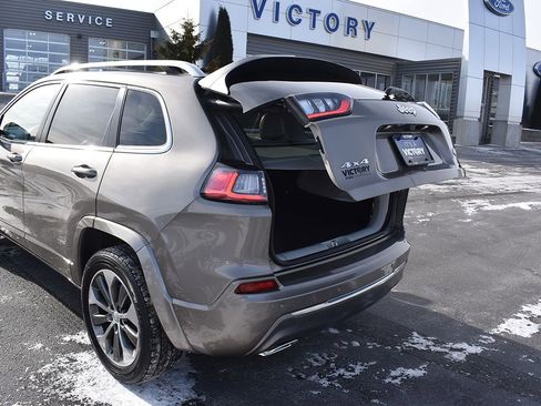 Used 2019 Jeep Cherokee Overland w/ Technology Group image 32