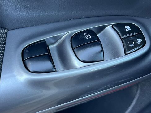 Used 2015 Nissan Juke SV w/ Technology Package image 14